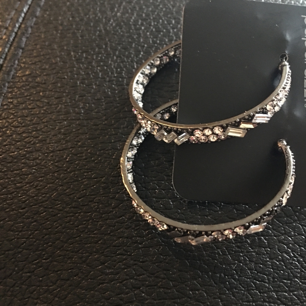 Earring - Picture 2 of 2